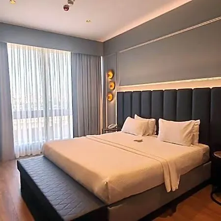 Isg Sabiha Goekcen Airport 4*